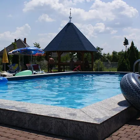 Guest house Kek Vendeghaz Family Gyenesdias